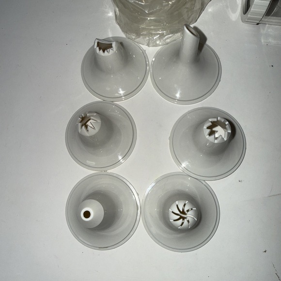 The Pampered Chef Easy Accent Decorator #1775 Original Box 6 Tips Piping Icing - Picture 3 of 5